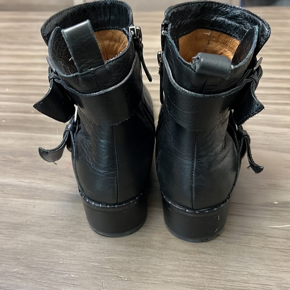 LEATHER MOTO STYLE BIKER BOOTIES GENTLE SOULS BY KENNETH COLE 6 - Picture 5 of 15